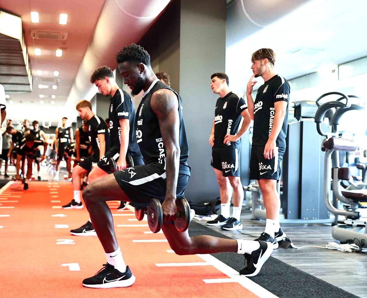 Beşiktaş, salonda çalıştı