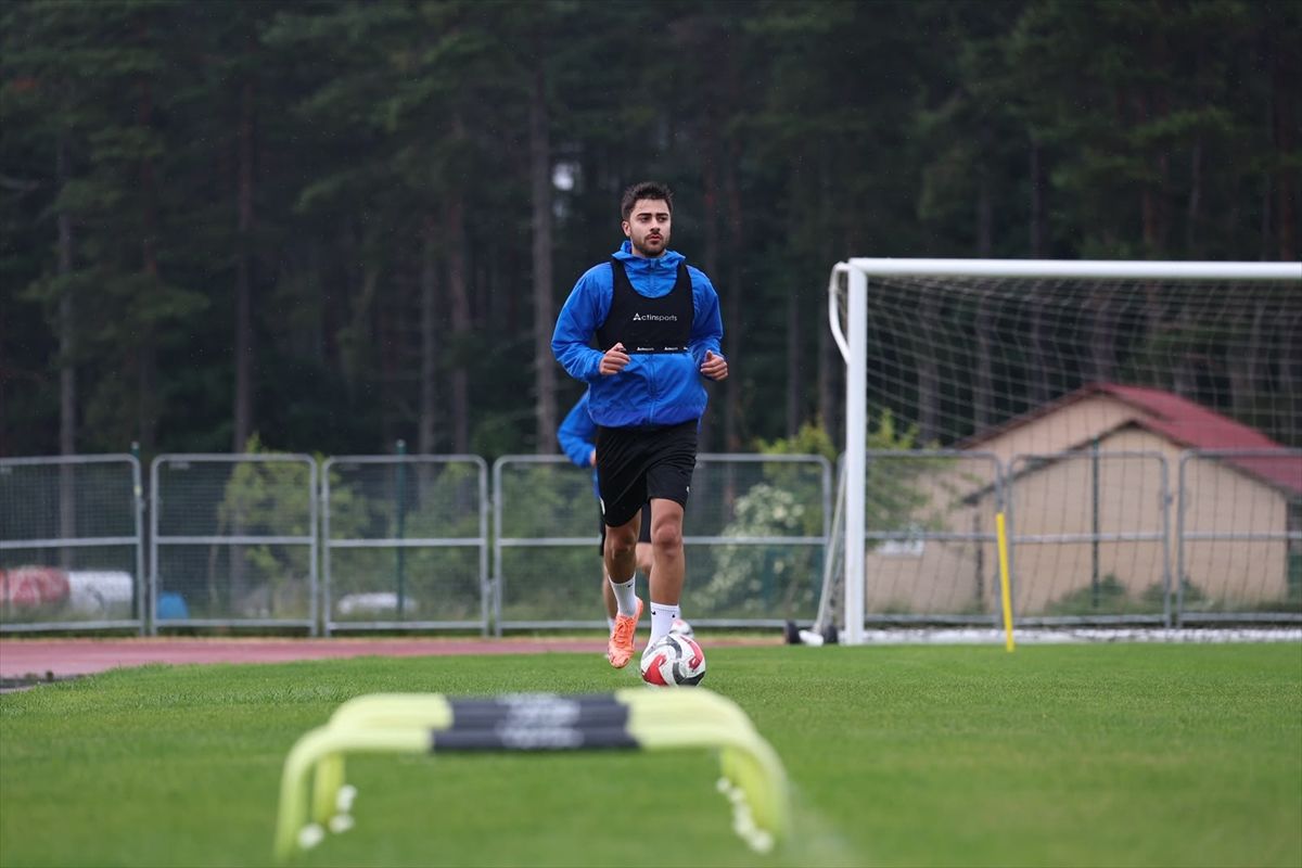 Bodrum FK futbolcuları Düzce'de antrenman yapıyor.