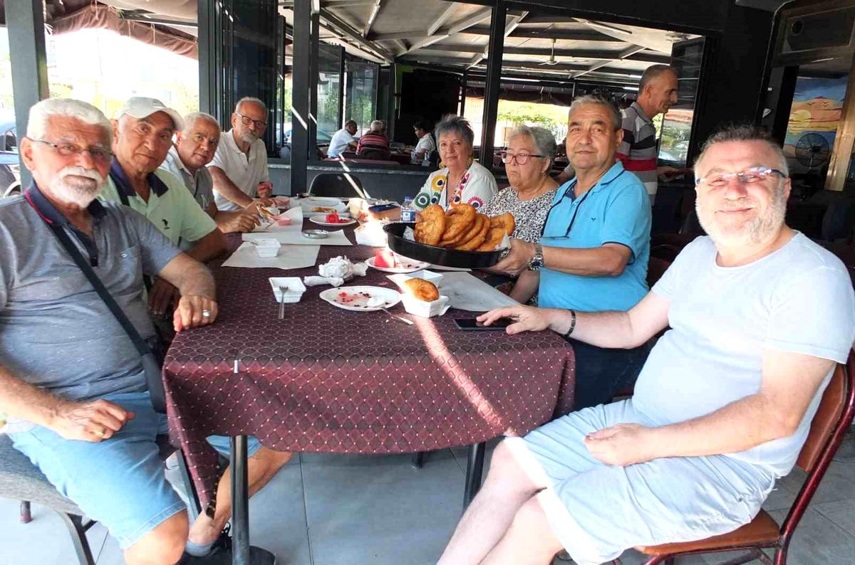 Burhaniye'de Gazeteci Şenol Torlak için lokma hayrı düzenlendi