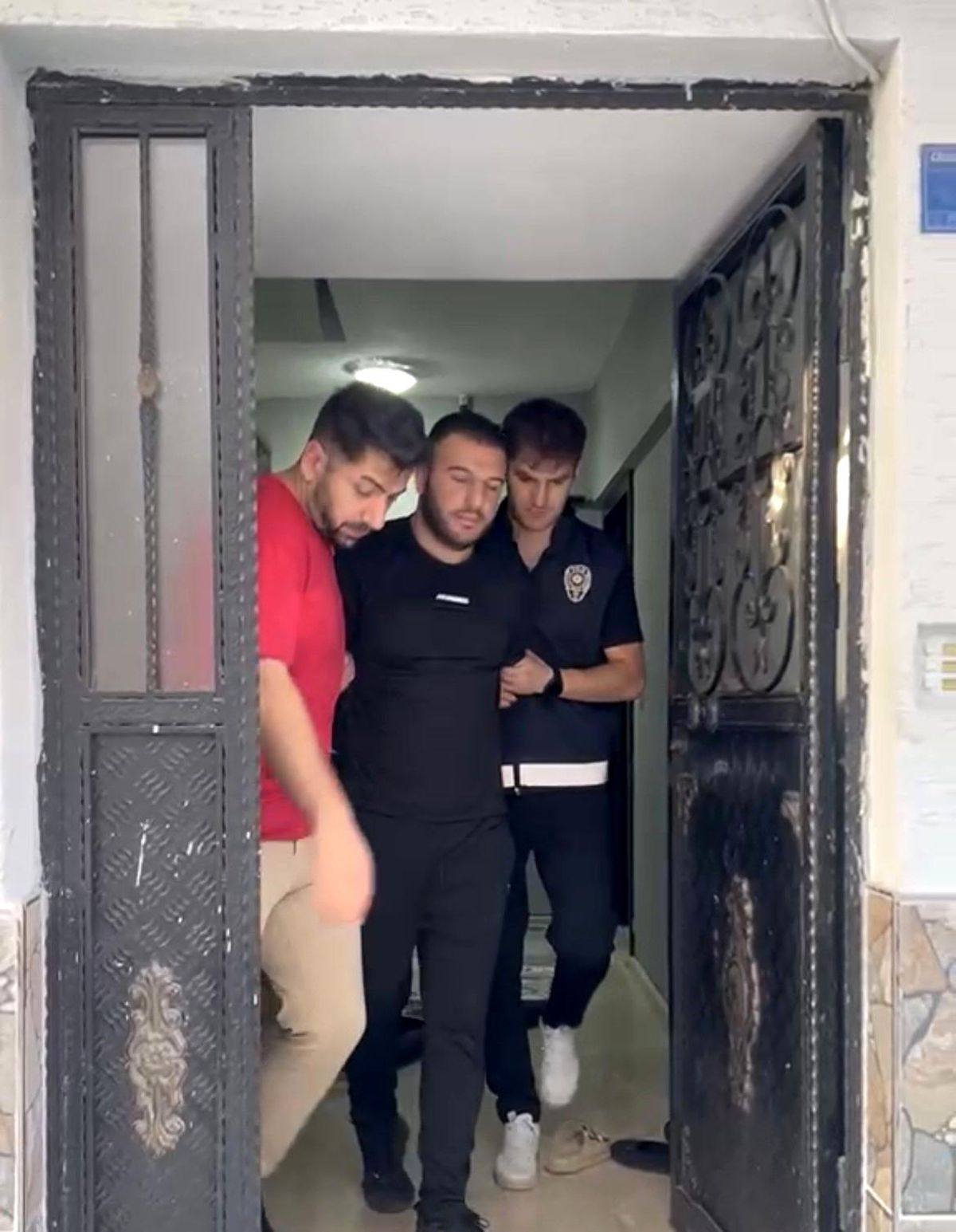 Bursa'da firarilere nefes aldırılmadı: Toplam 50 yıl hapis cezası bulunan 3 hükümlü yakalandı