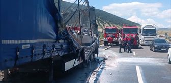 Çankırı'da boya yüklü tırda çıkan yangın söndürüldü