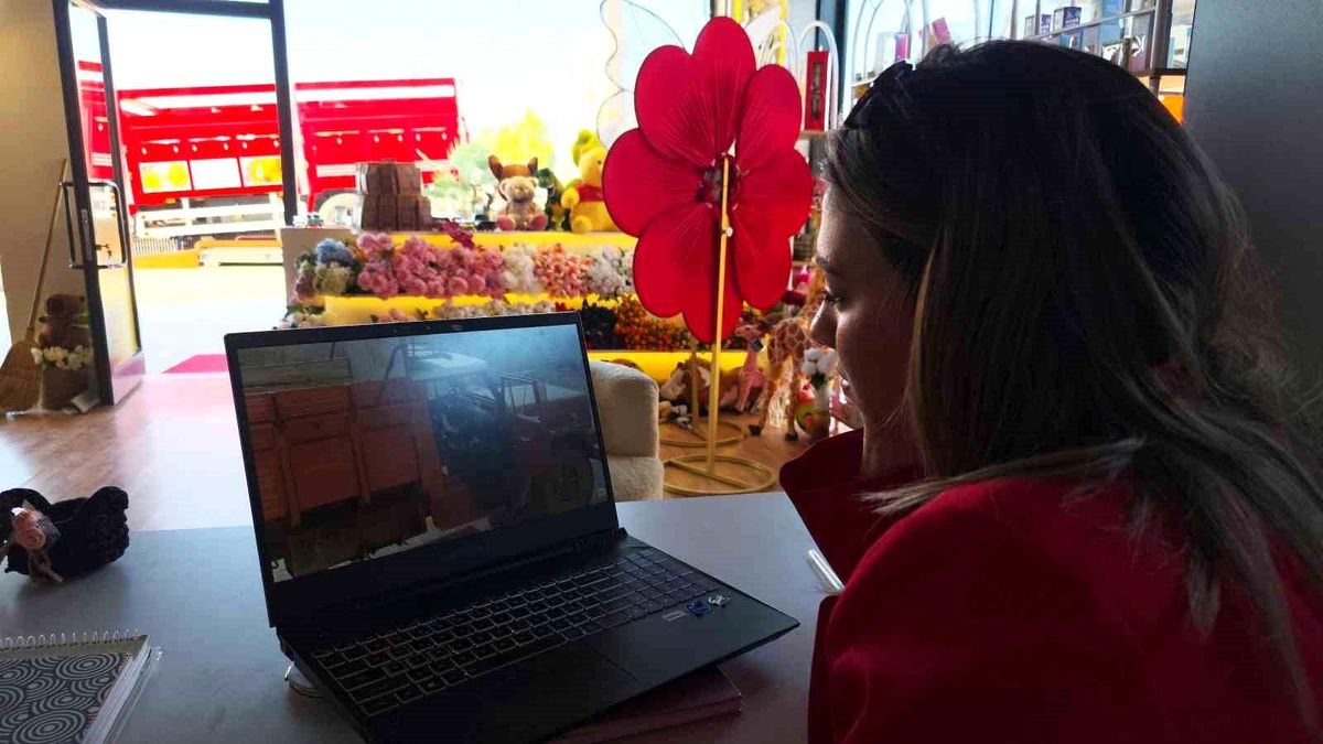 Dede yadigarı kamyon, Selvi Boylum Al Yazmalım filmindeki kırmızı kamyona benzetilerek restore edildi.