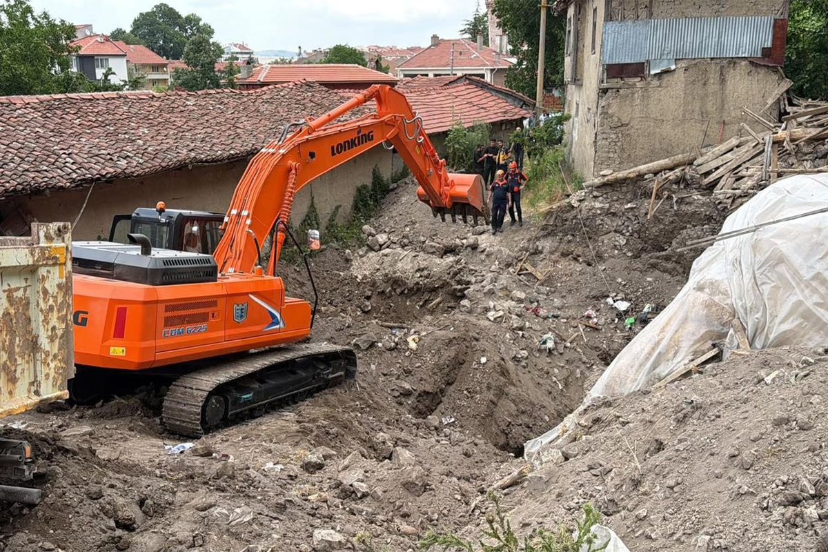 Eskişehir’de define faciası: 12 metrelik ölüm tüneli çöktü, cansız bedenine 18 saatte ulaşıldı