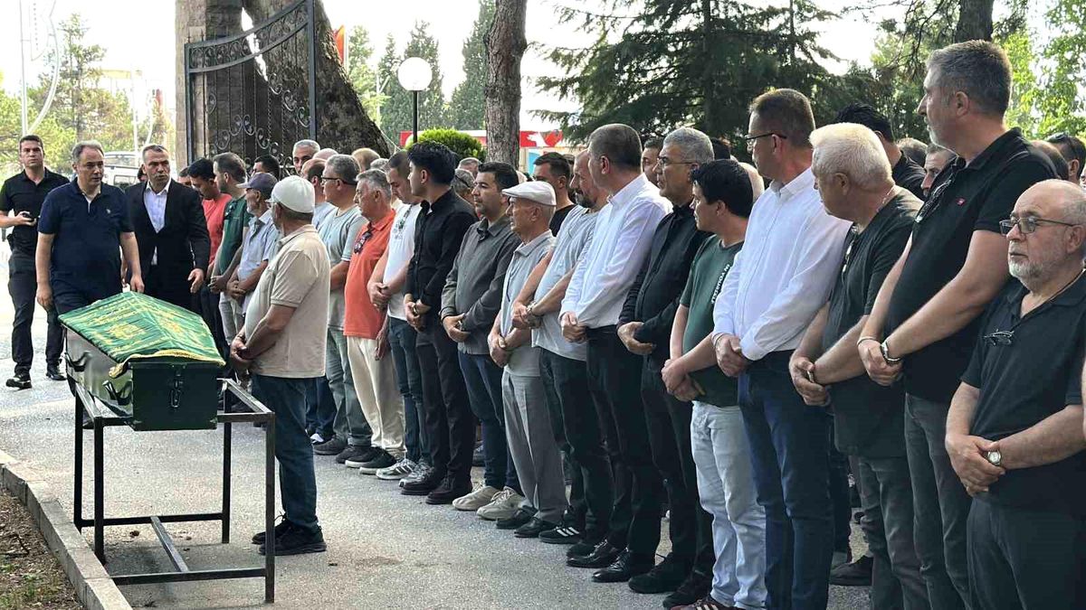 Diş tedavisi için gittiği hastanede hayatını kaybeden 8 yaşındaki kız son yolculuğuna uğurlandı