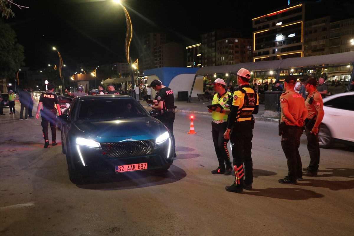 Elazığ'da asayiş ve trafik uygulaması yapıldı