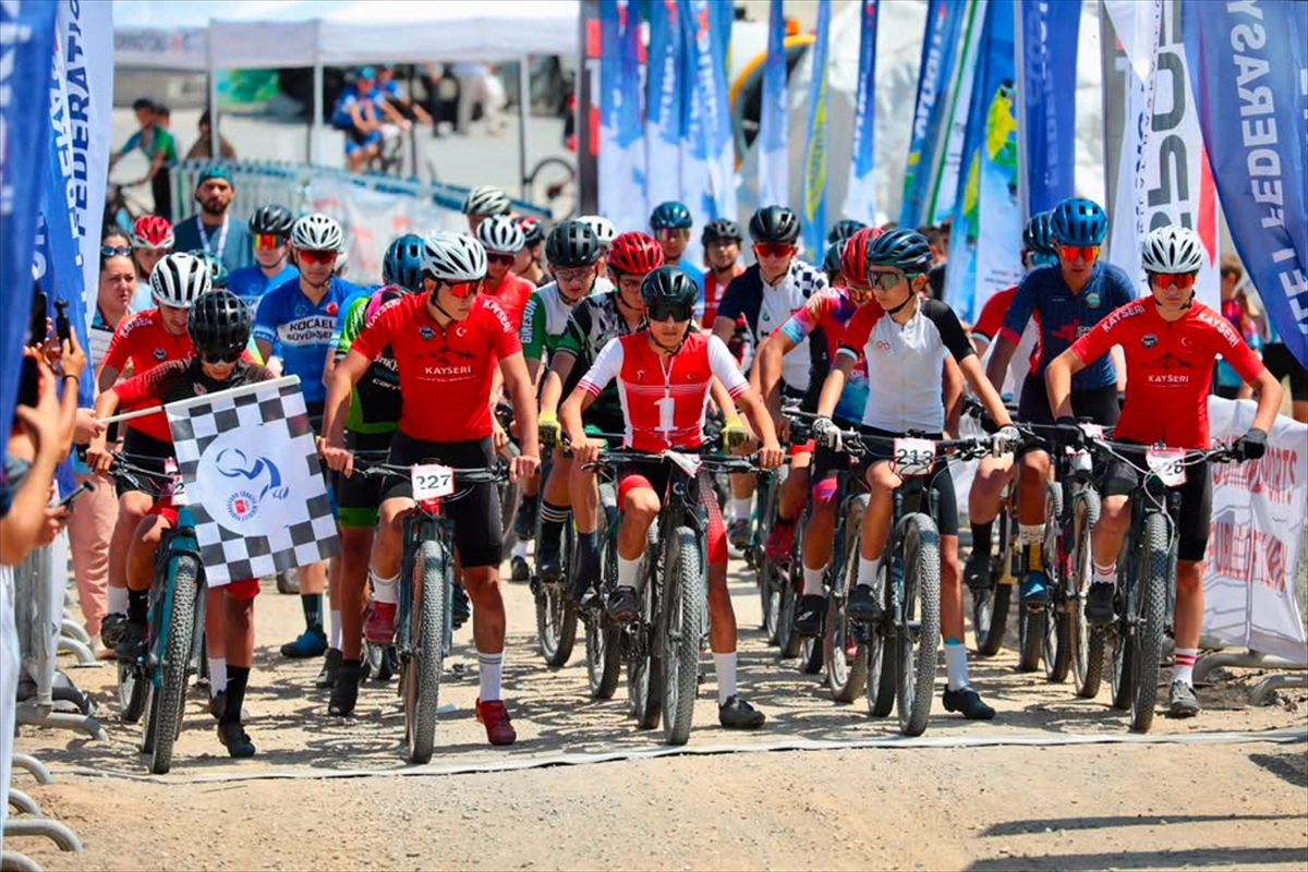 Erzincan'da Ergan MTB Cup Dağ Bisikleti Yarışı başladı