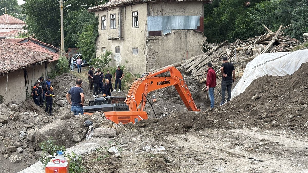 Eskişehir'de define ararken göçük altında kalan kişi öldü