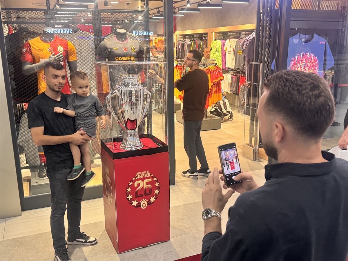 Galatasaray'ın şampiyonluk kupası Düzce'de taraftarlarla buluştu