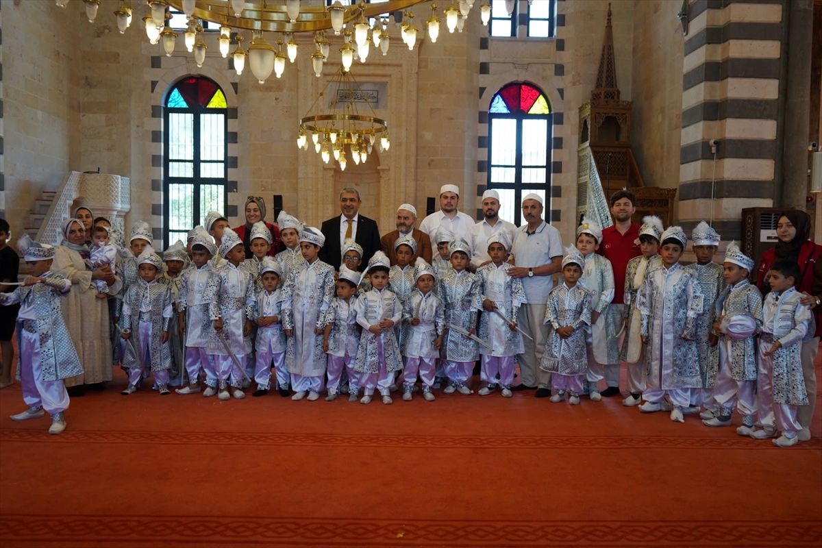 Gaziantep'te 41 çocuk için Geleneksel Sünnet Şöleni düzenlendi