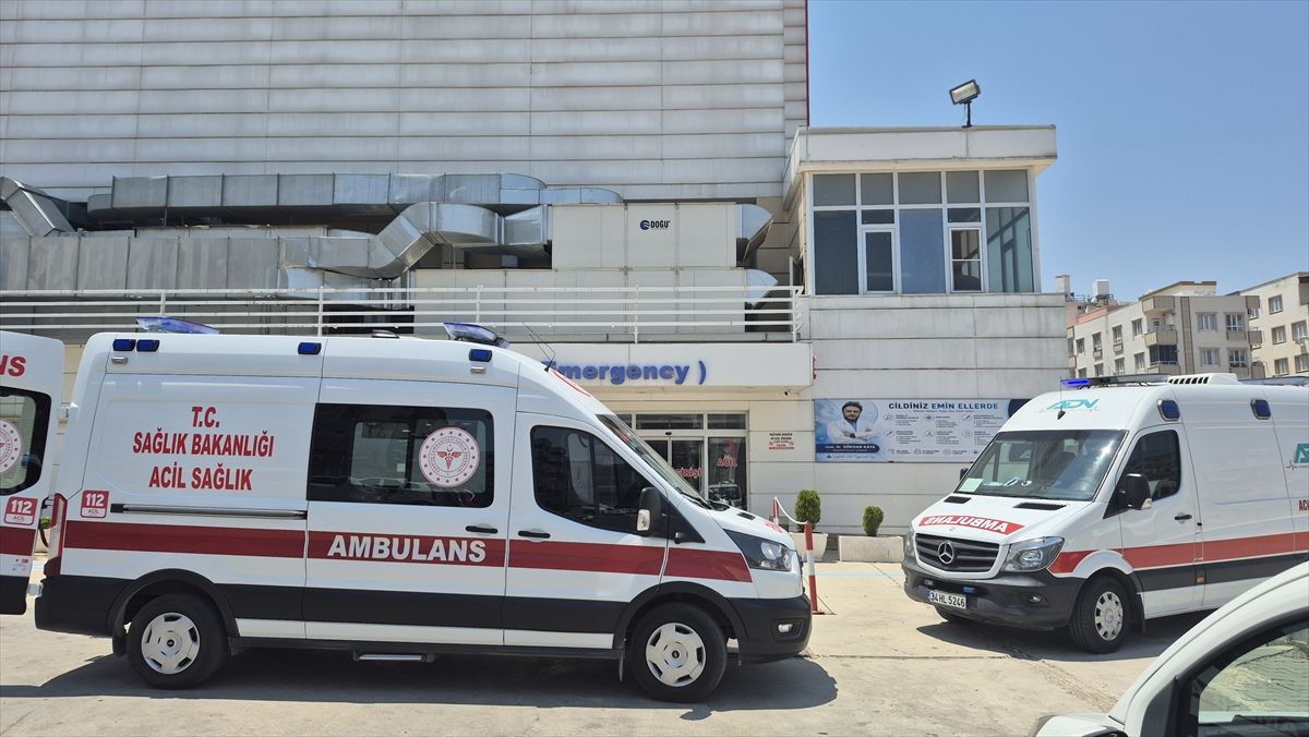 Gaziantep'te şarampole devrilen otomobildeki 1 kişi öldü, 8 kişi yaralandı