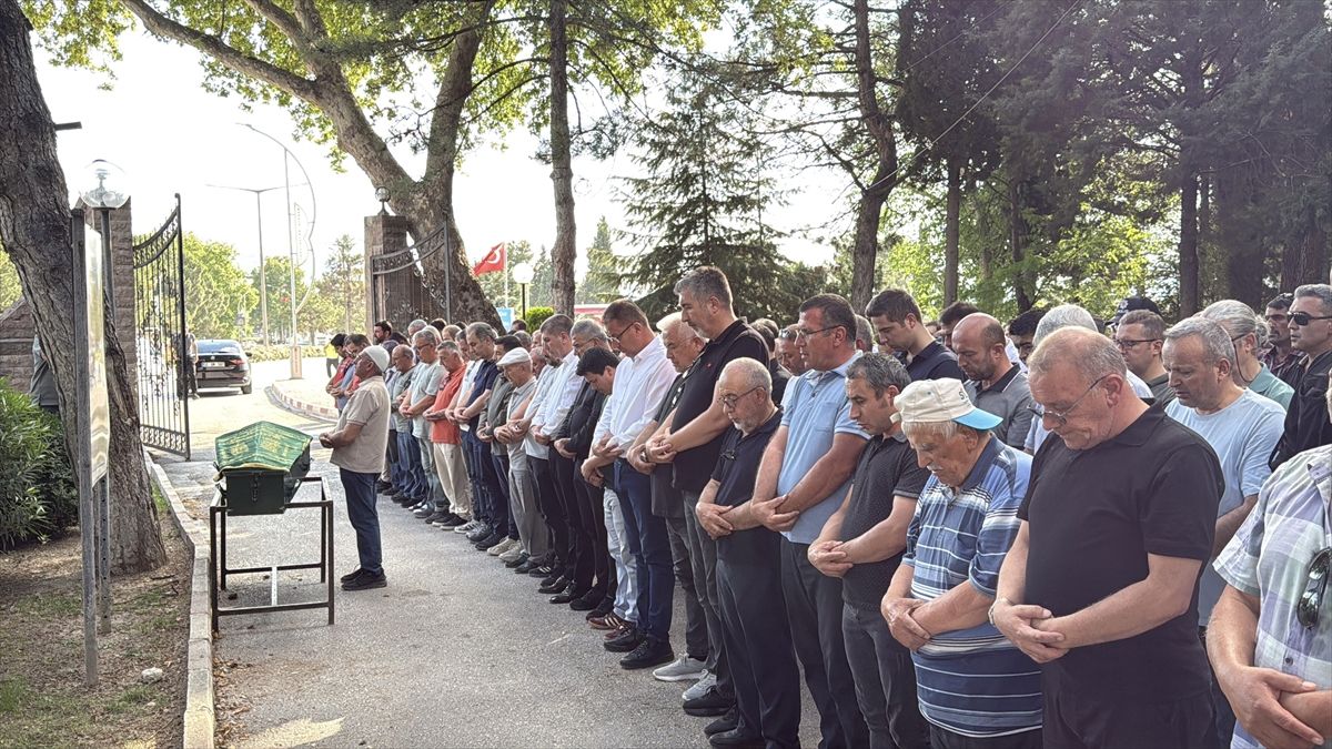 8 yaşındaki Ela Kocaçöğür'ün cenaze töreninden bir görüntü.