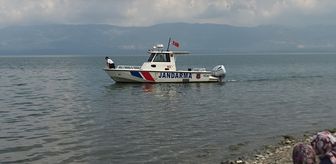İznik Gölü'ne girdikten sonra kaybolan 2 kişi için arama çalışması başlatıldı