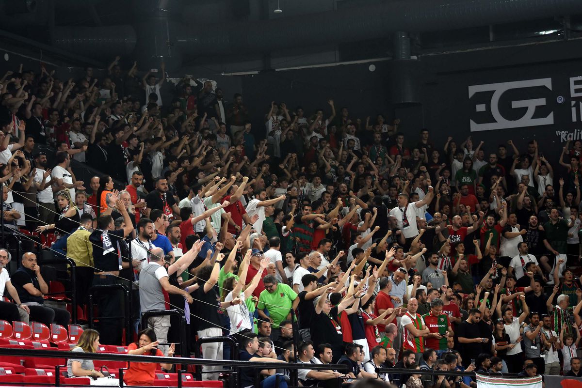 Karşıyaka basketbol takımının antrenmanından bir görüntü
