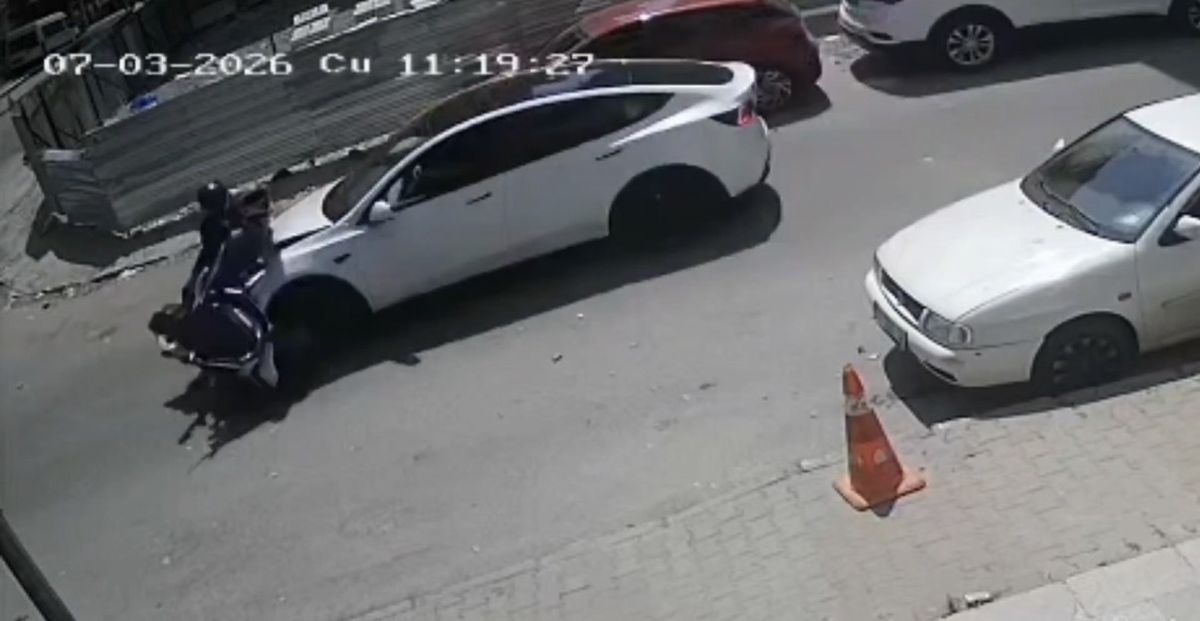 KARTAL'da Motosiklet ile Otomobil Kafa Kafaya Çarpıştı: 2 Yaralı