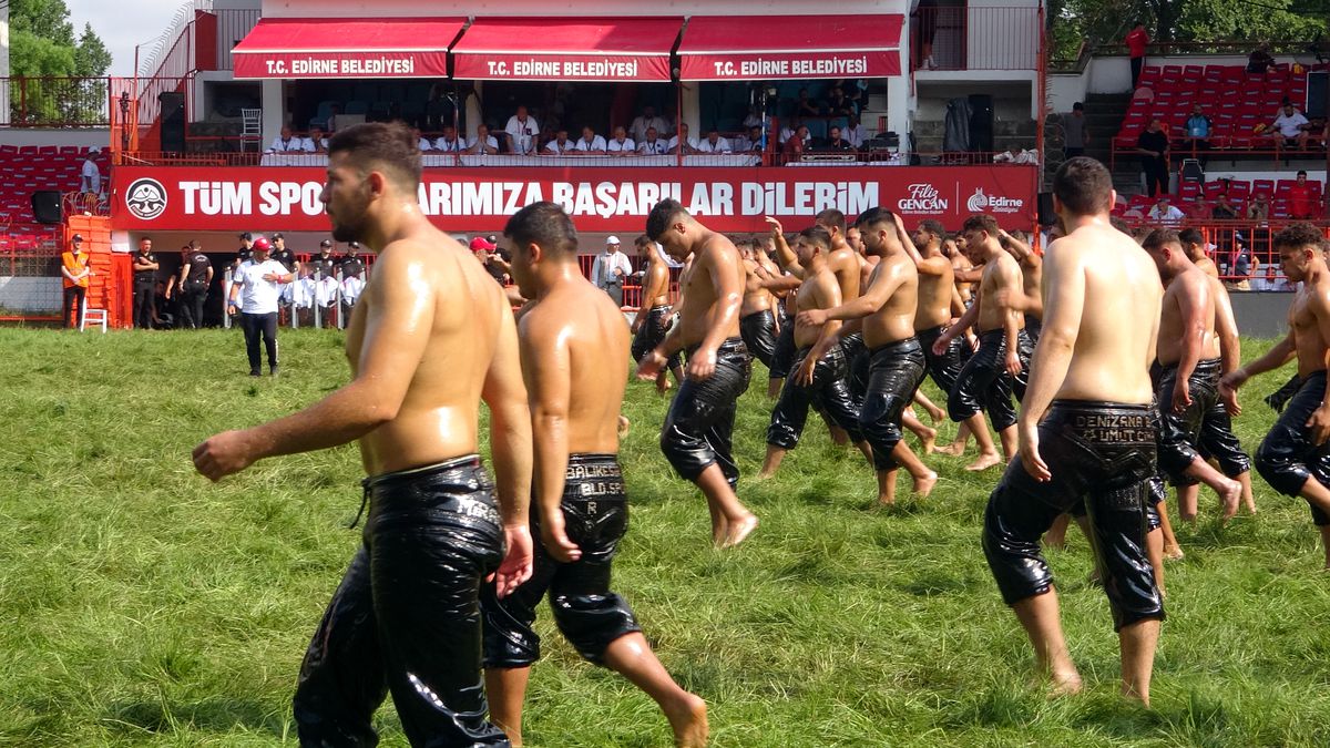 Kırkpınar'da ikinci gün güreşleri başladı