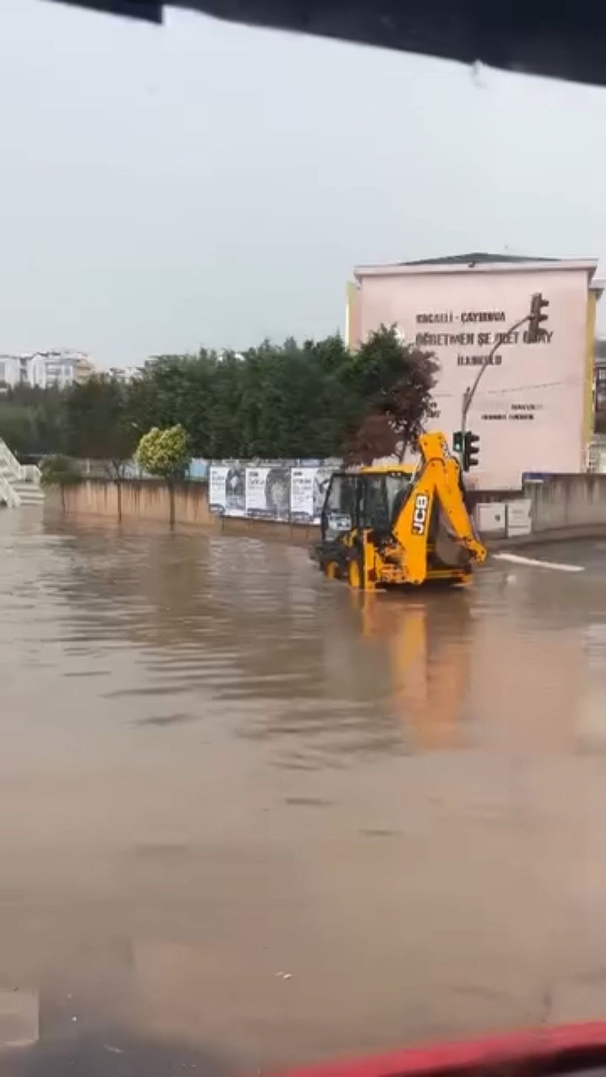 Kocaeli'de Sağanak Yağış Hayatı Olumsuz Etkiledi