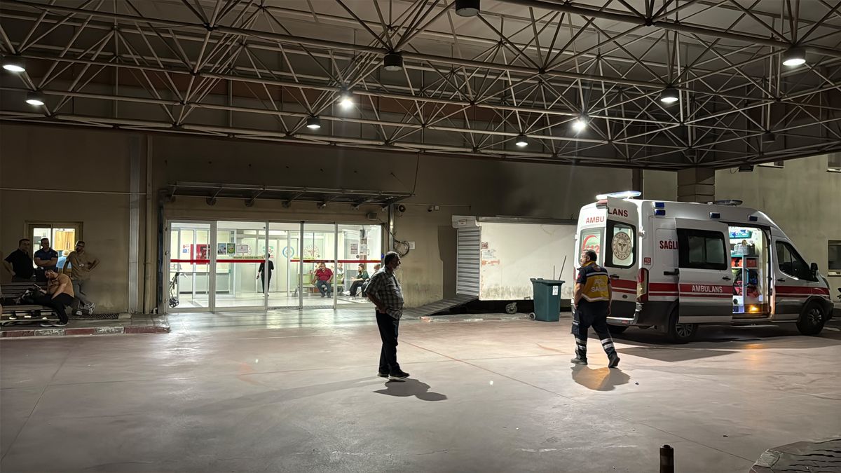 Manisa'nın Turgutlu ilçesinde bir mevlit programında ikram edilen tavuklu pilavdan zehirlenen 19 kişi hastaneye kaldırıldı.
