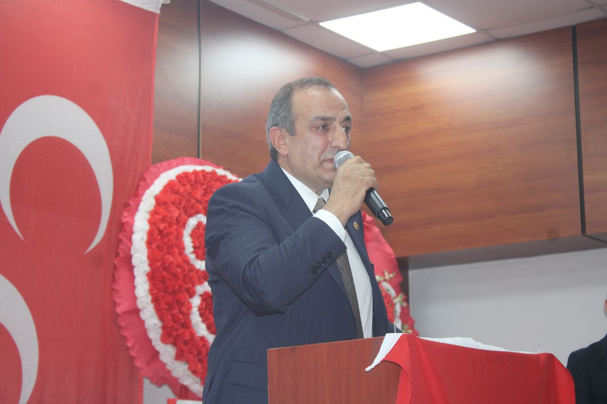 MHP Gümüşhane Milletvekili Musa Küçük, Diyarbakır'ın Eğil ilçesindeki ilçe kongresinde konuşma yaparken