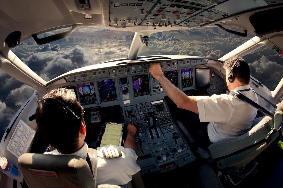 American Airlines pilotunun maaş bordrosu görseli