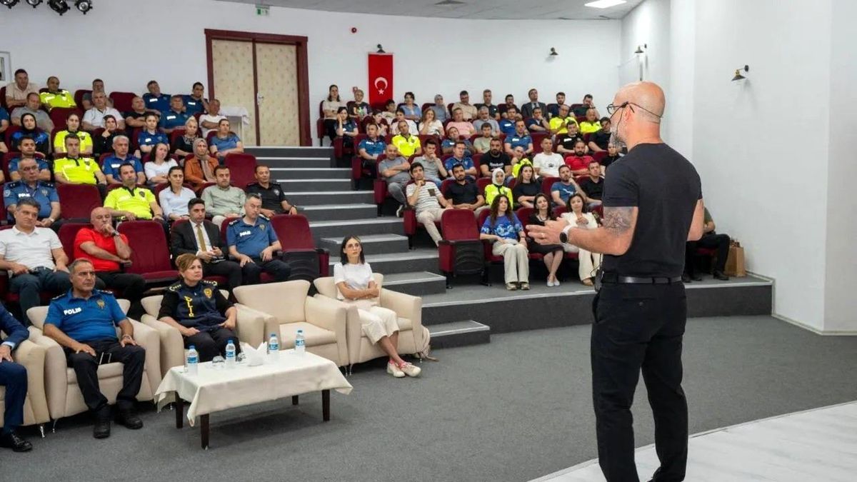 Sinop'ta ergenlik ve iletişim konferansı düzenlendi