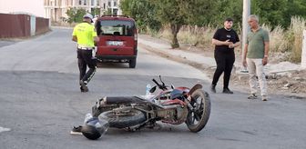Samsun'da hafif ticari araçla çarpışan motosikletteki 2 kişi yaralandı