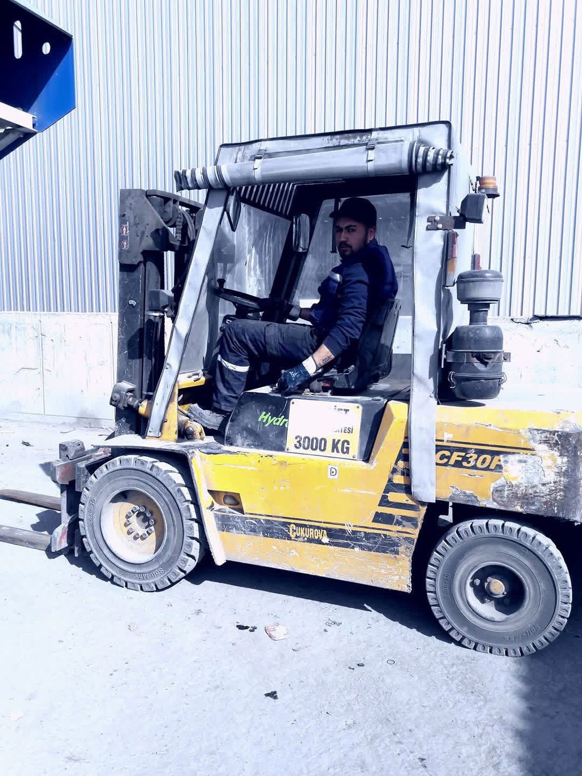 Kastamonu'nun Cide ilçesinde meydana gelen forklift kazasına ilişkin görseller.