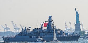 TCG Oruçreis, ABD'nin 250. kuruluş yılı töreni için New York Limanı'na demirledi