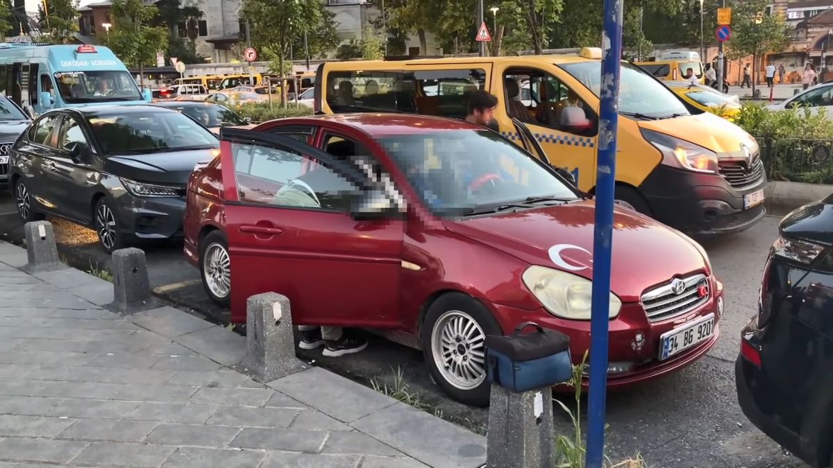 Üsküdar'da park halindeki bir otomobilin içinde hareketsiz bir kişi bulundu.