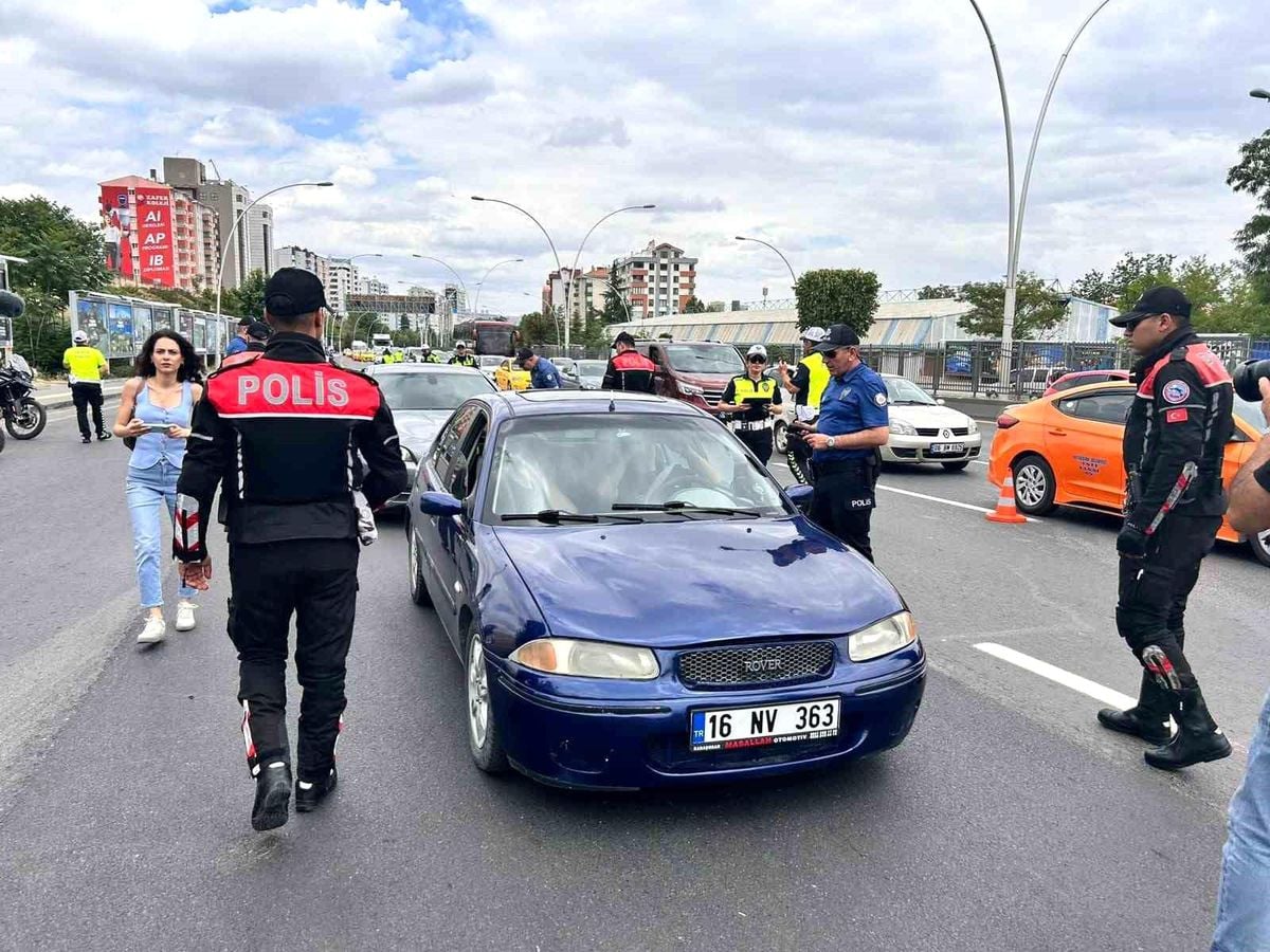 NATO Zirvesi hazırlıkları kapsamında Ankara'da polis ekipleri denetim yapıyor.