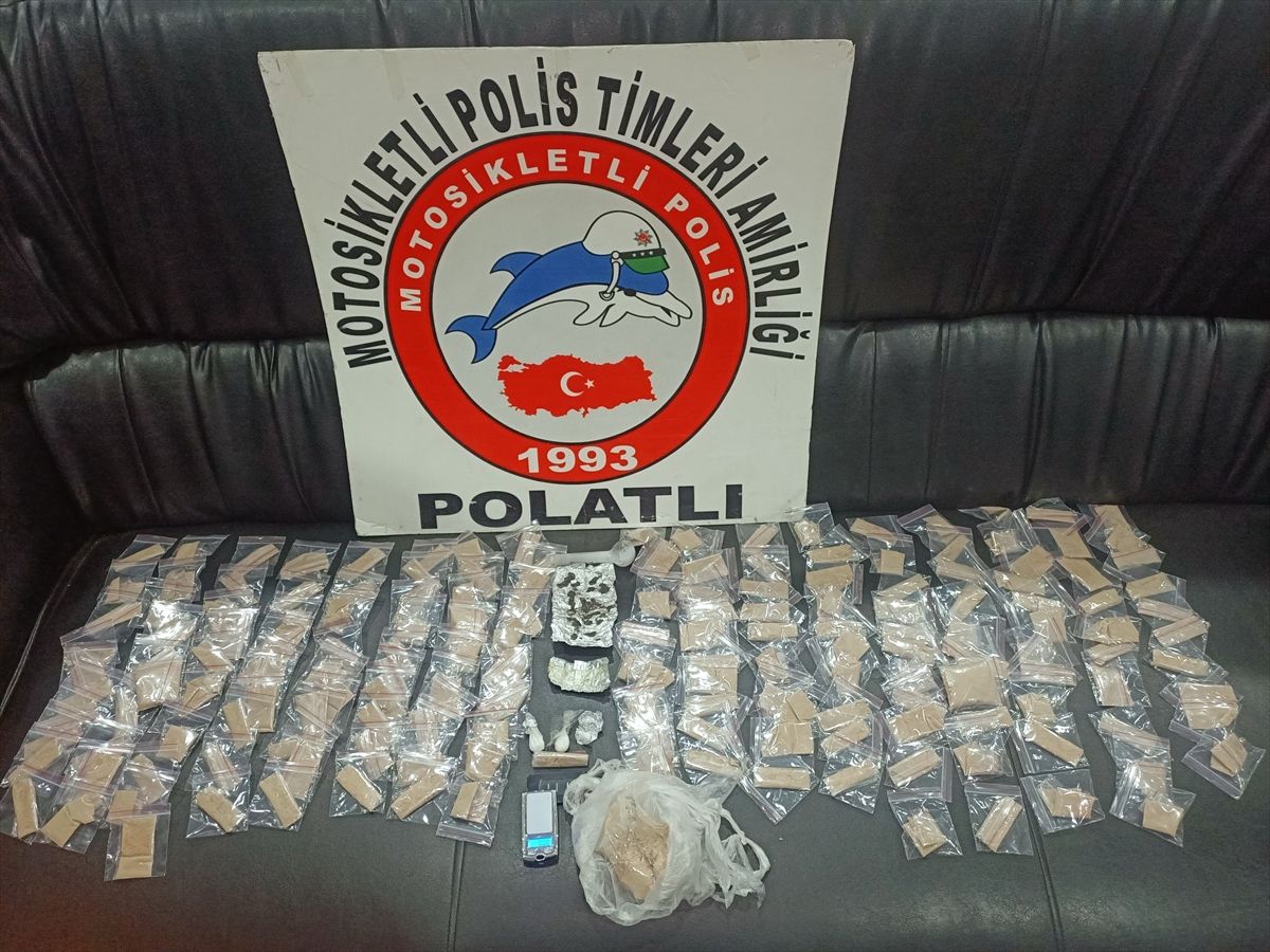 Polatlı'da polisler tarafından durdurulan araçta uyuşturucu maddeleri ele geçirildi.