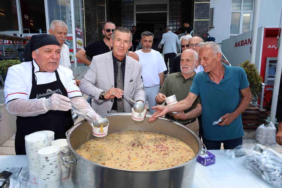 Bafra'da 3 bin kişiye aşure ikramı