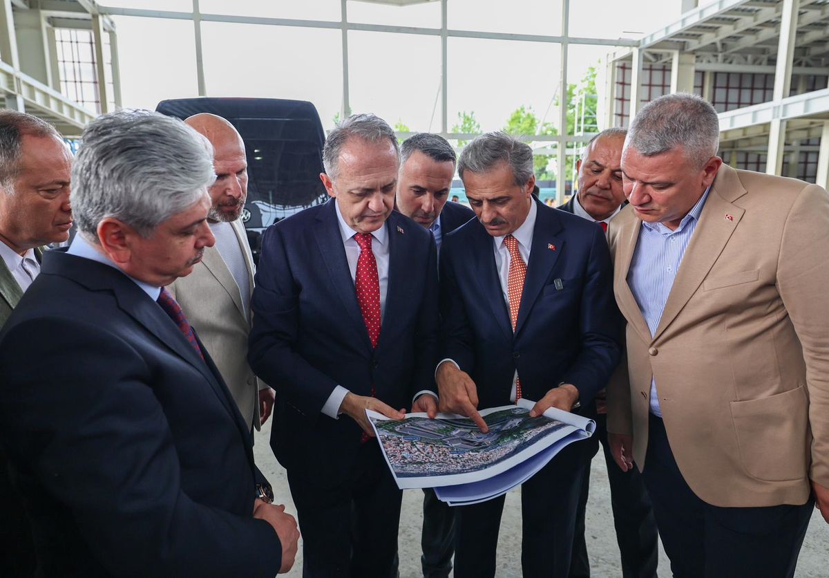 Başkan Alemdar ve Bakan Yardımcısı Yazgı'dan Şehir Kütüphanesi ve Bilim Merkezi'nde inceleme