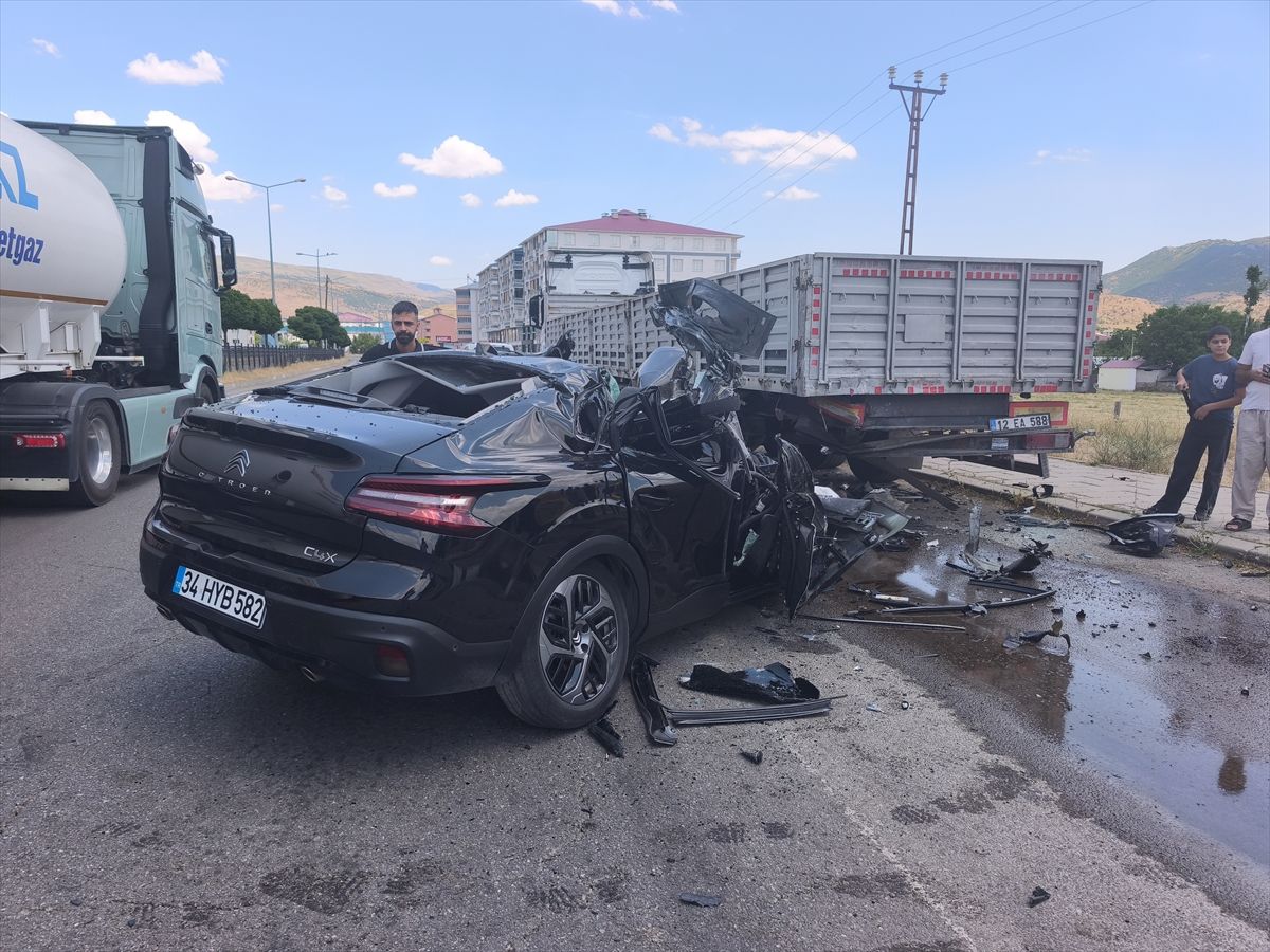 Bingöl'de park halindeki tıra çarpan otomobil sürücüsü yaralandı