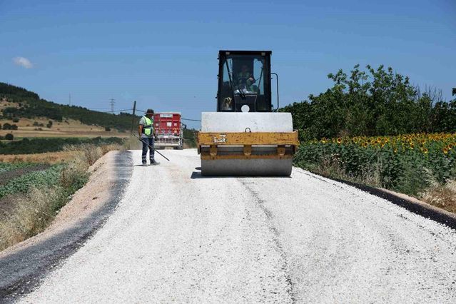 Büyükşehir Nilüfer’de yolları yeniliyor