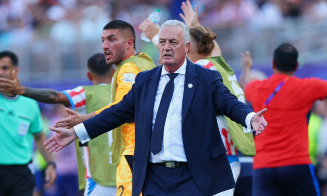 Paraguay head coach Gustavo Alfaro