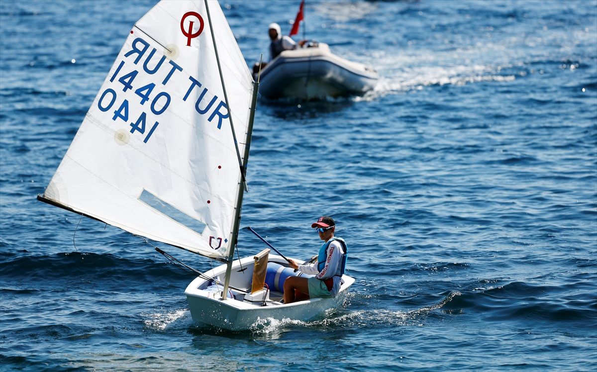 Dünya sekizincisi milli yelkenci Eren'in hedefi olimpiyatlar