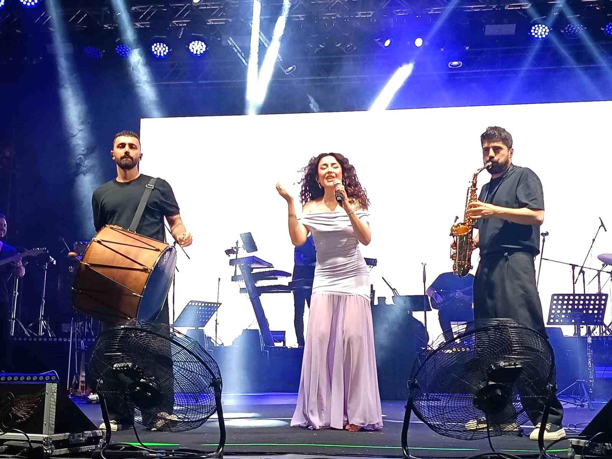 Kırkpınar Yağlı Güreş Festivali'nde Melek Mosso Sahne Aldı