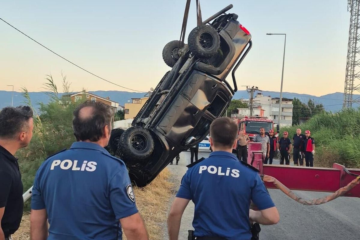 Balıkesir'de kamyonet dereye uçtu; 2 ölü, 1 yaralı