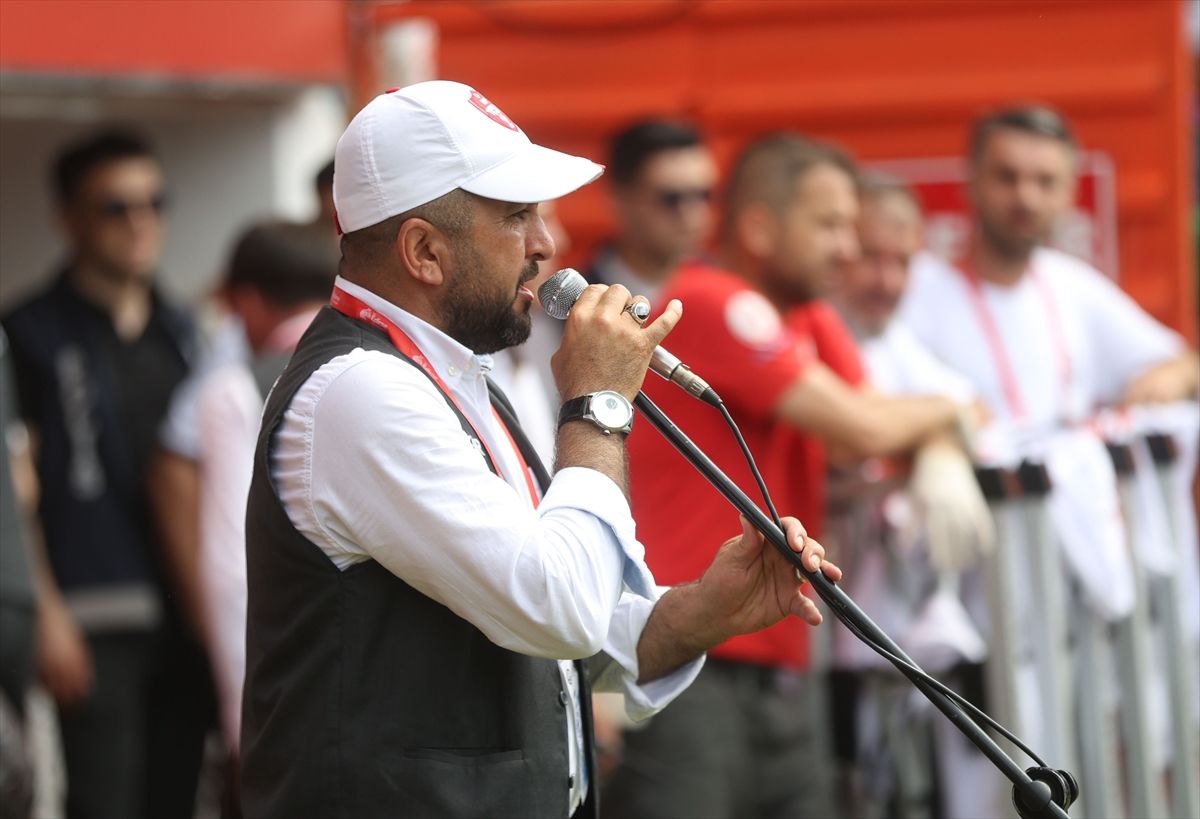 Eski pehlivan, Kırkpınar'da cazgır olarak er meydanında