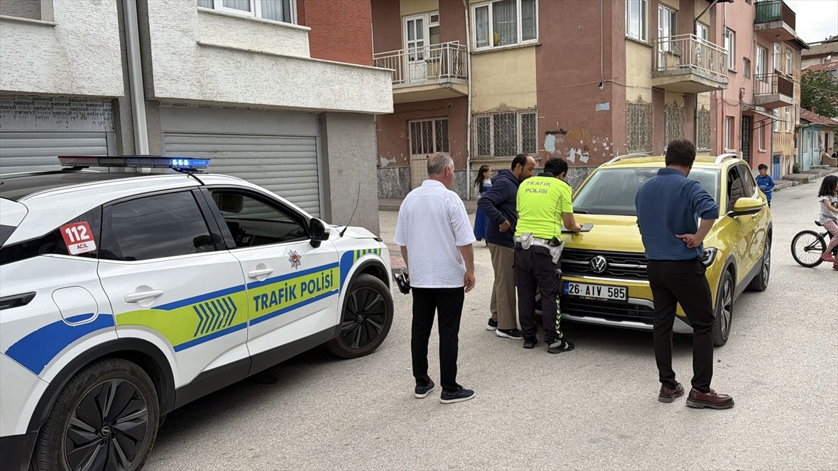 Eskişehir'de SUV tipi otomobilin çarptığı bisikletli çocuk yaralandı