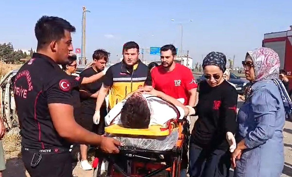 Kahramanmaraş'ta takla atan otomobil ve kurtarma çalışmaları.