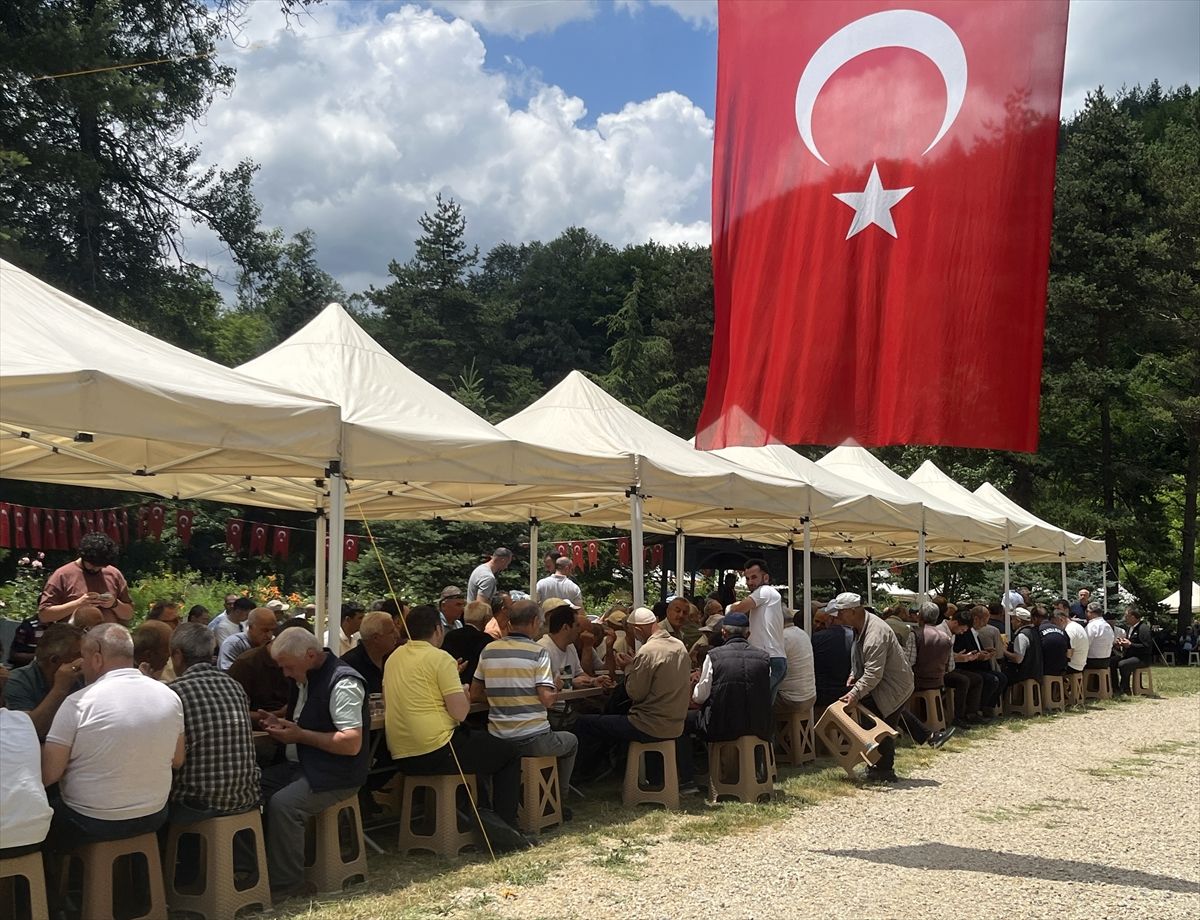 Kaynaşlı'da '20. Bıçkıyanı Köyü Cuma Cami Mevlidi' yapıldı