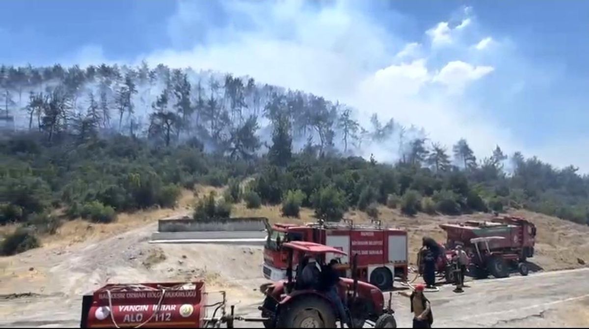 Kepsut'ta yangınla mücadele sürüyor