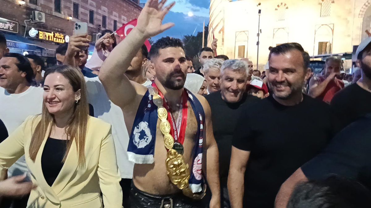 Kırkpınar başpehlivanı Erkan Taş, hamam geleneğini sürdürdü