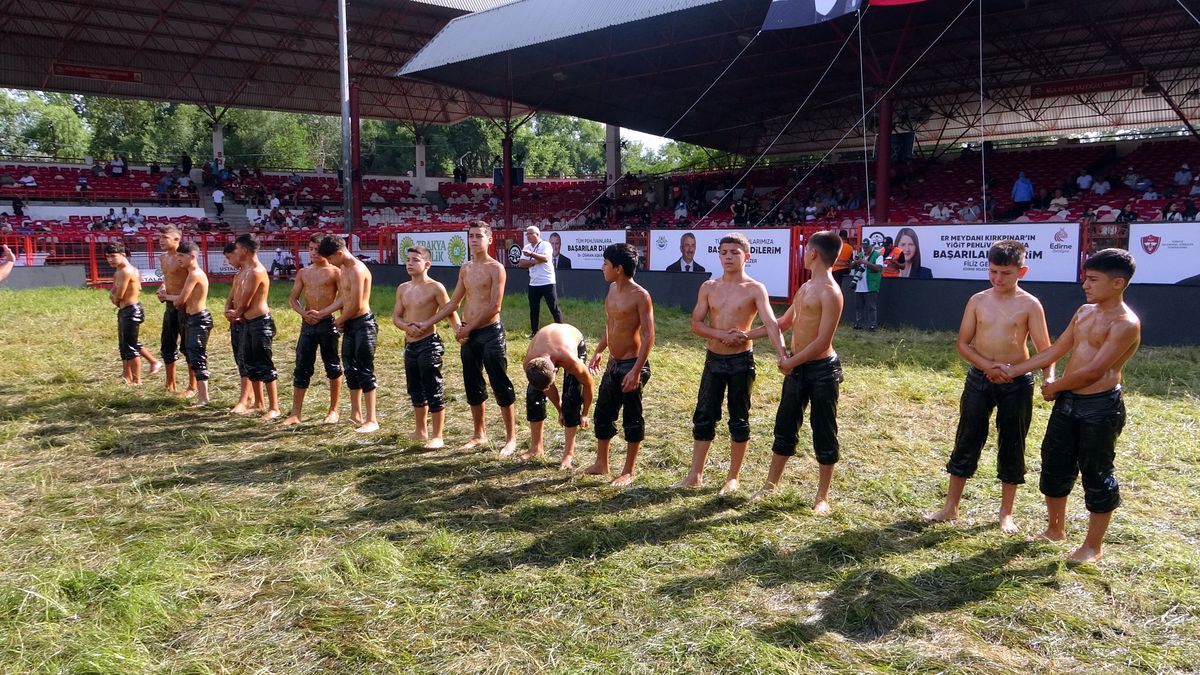 Kırkpınar'da final günü, minik boy pehlivanların güreşleriyle başladı