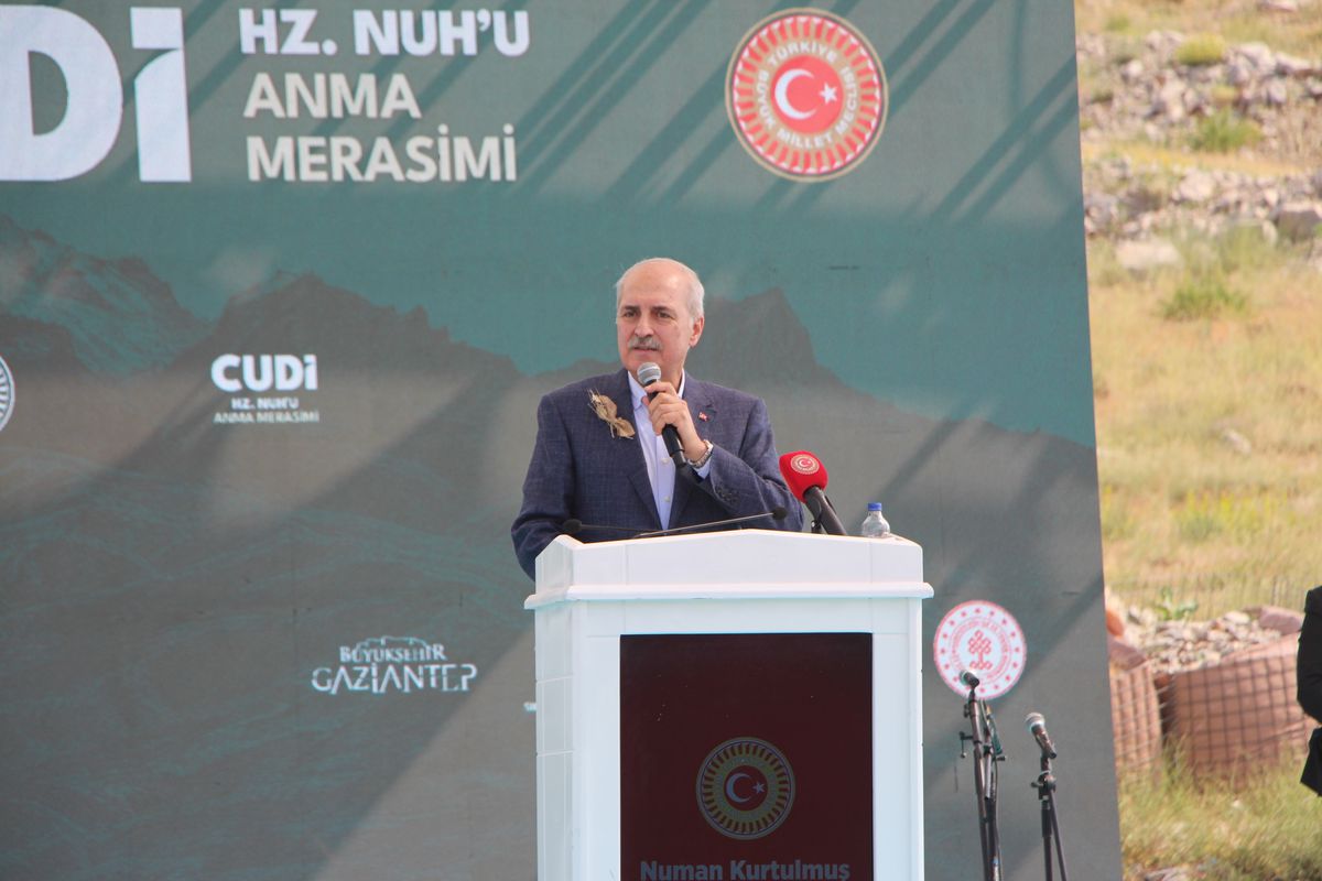 TBMM Başkanı Numan Kurtulmuş konuşma yaparken