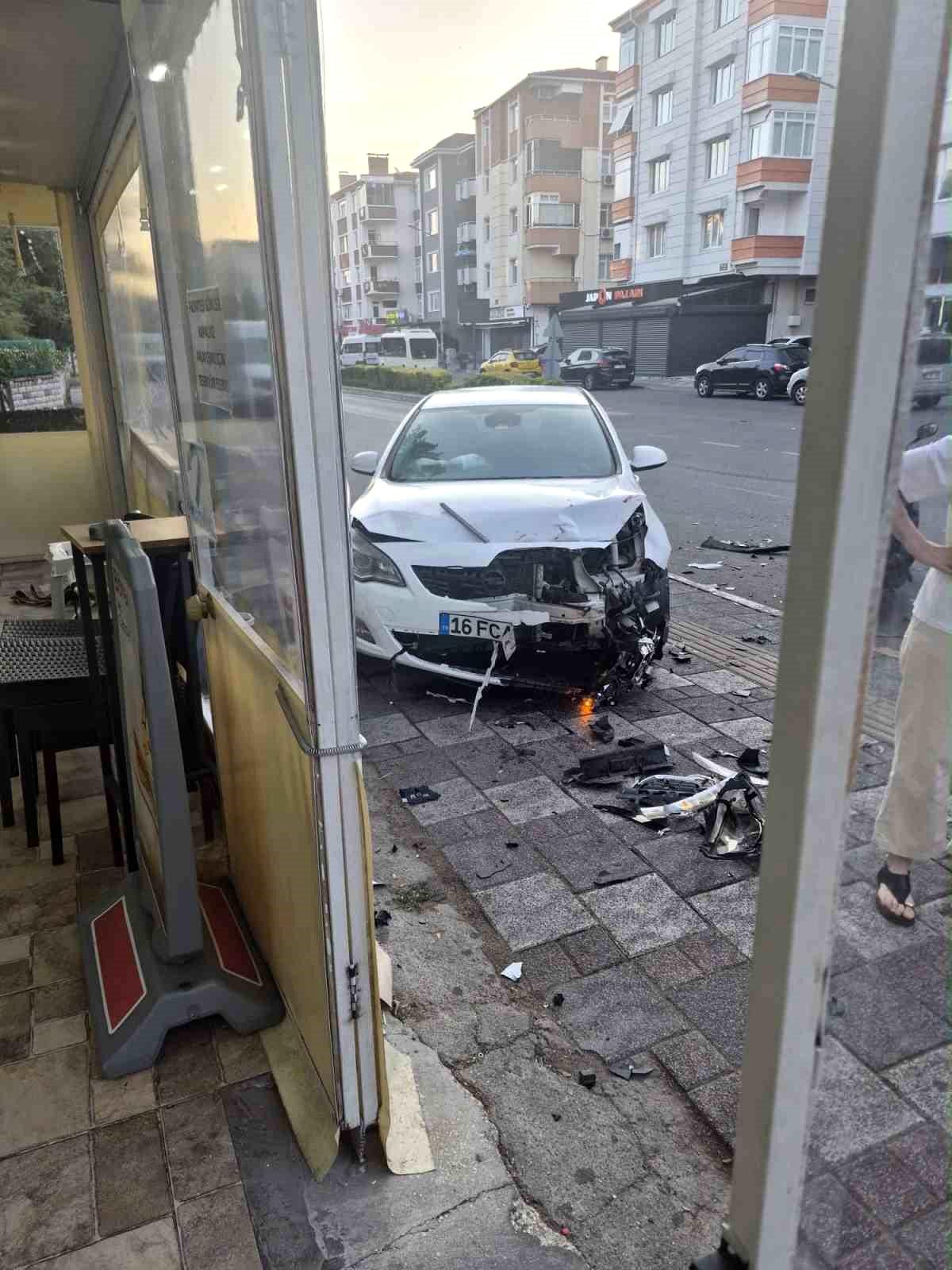 Lüleburgaz'da otomobiller çarpıştı: Bir sürücü hastaneye kaldırıldı