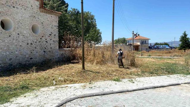 Manisa’da Karacaahmet Türbesi’nde bakım ve temizlik