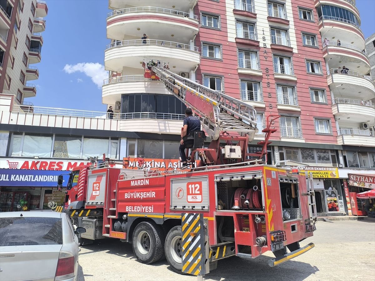 Mardin'de bir apartmanda çıkan yangında 3'ü çocuk 7 kişi dumandan etkilendi