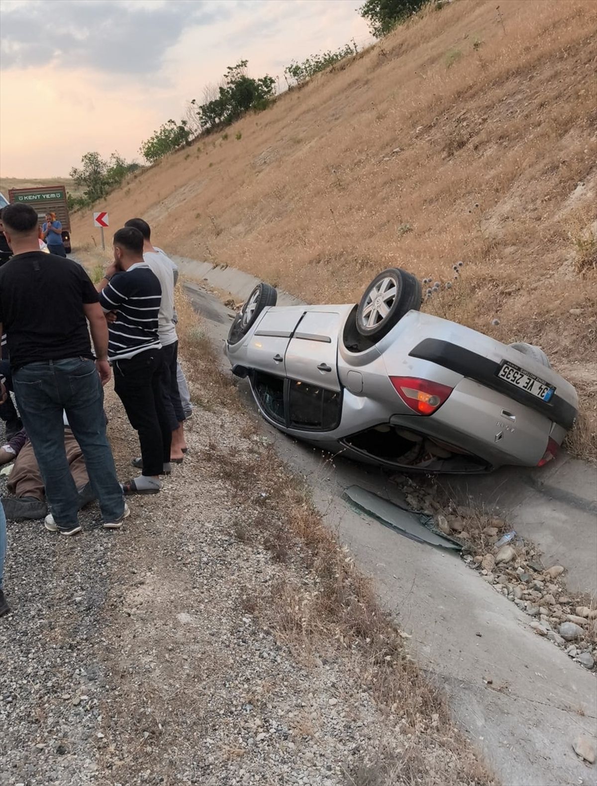 Siirt'te devrilen otomobildeki 3 kişi yaralandı
